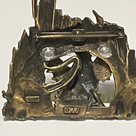 SOLD Signed J.J Jonette vintage dragon castle pin Artifacts - Picture 2 of 8
